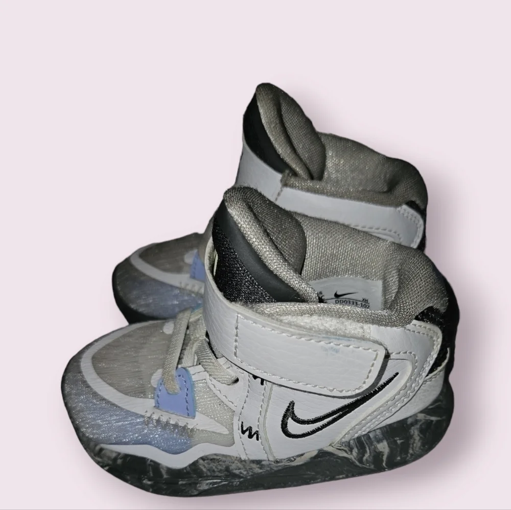 Nike Kyrie 8 Sneakers boys 5C White Iron Grey-Light Marine